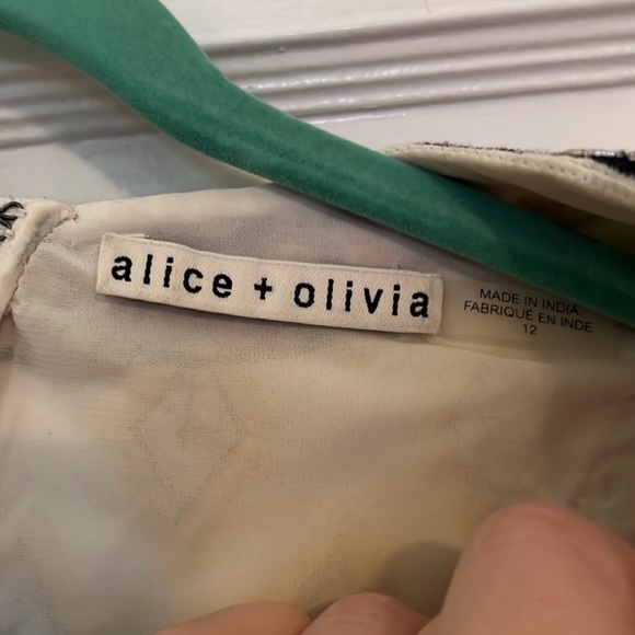 Alice + Olivia Tennie Patchwork Embellished Embroidered Dress
Size 12 - Picture 6 of 7